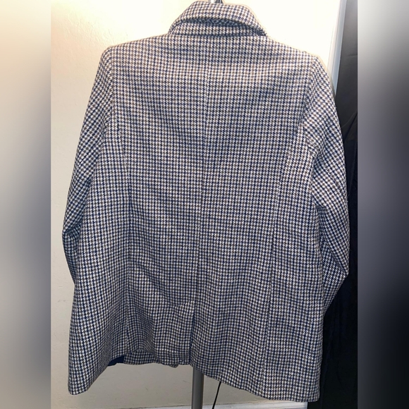 Blazer - Picture 2 of 2